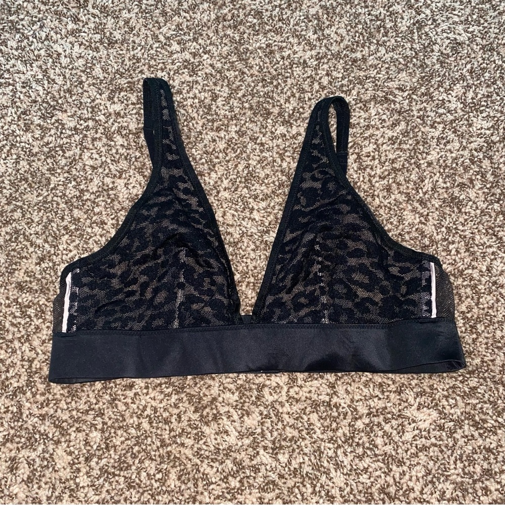Victoria’s Secret Lace Bralette M
